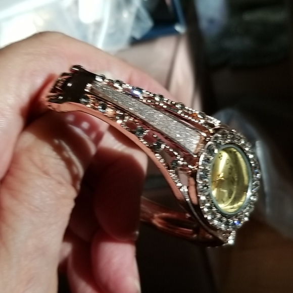 Sparkling Bangle watch - Picture 8 of 9